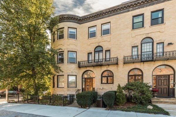 3 bed, 2 bath apartment for rent at 915 Beacon St Unit A, Fenway — photo 16 of 20