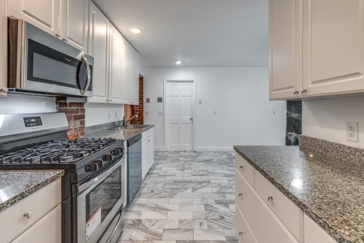 3 bed, 2 bath apartment for rent at 915 Beacon St Unit A, Fenway — photo 3 of 20
