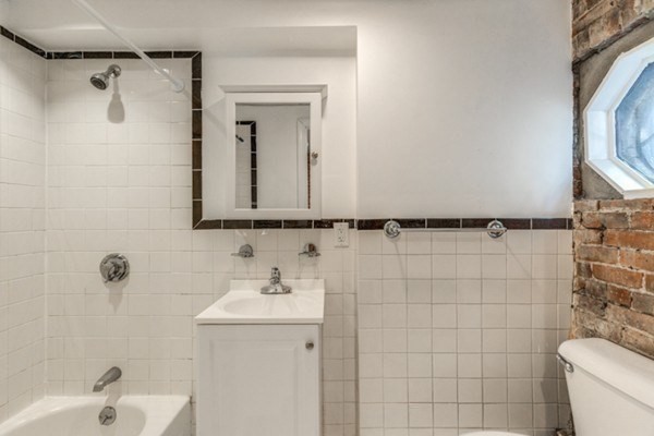 3 bed, 2 bath apartment for rent at 915 Beacon St Unit A, Fenway — photo 13 of 20