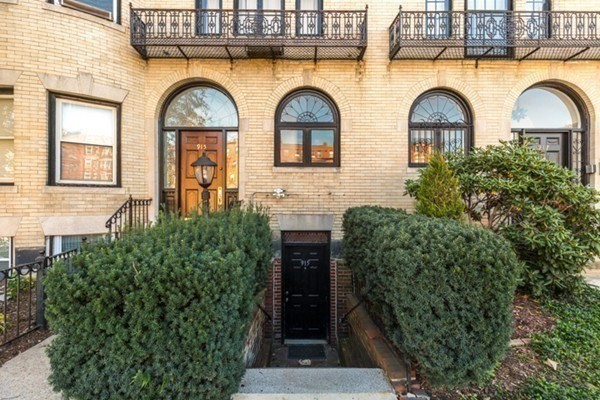 3 bed, 2 bath apartment for rent at 915 Beacon St Unit A, Fenway — photo 19 of 20