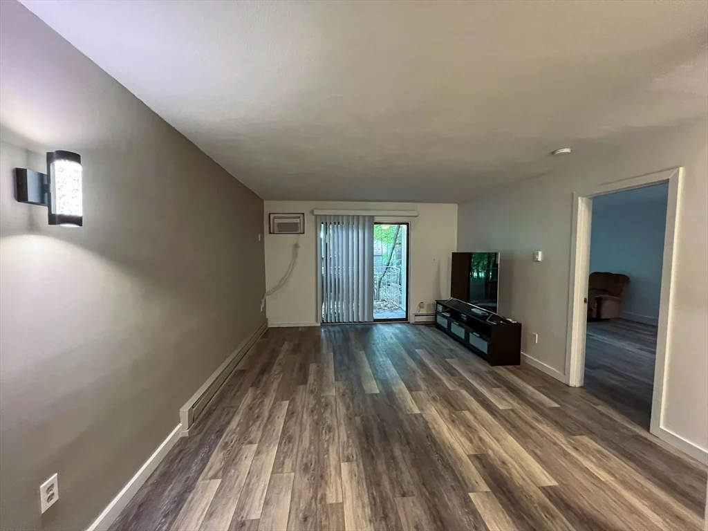 1 bed, 1 bath apartment for rent at 915 Edgell Rd Unit 67, Framingham — photo 2 of 11