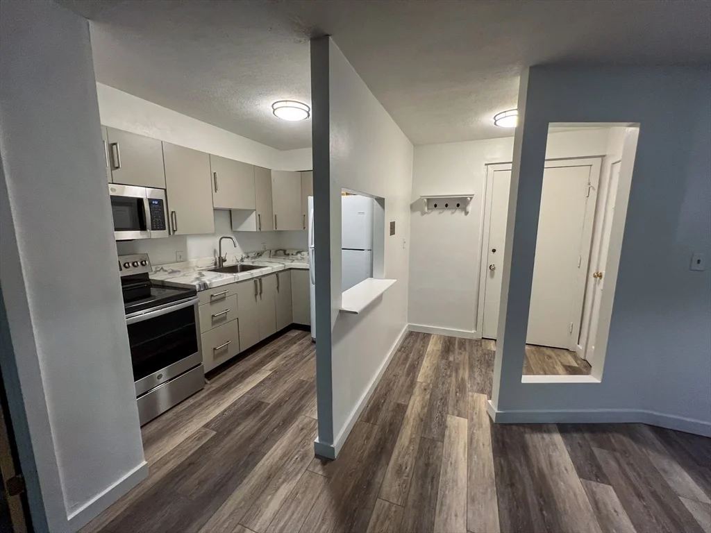 1 bed, 1 bath apartment for rent at 915 Edgell Rd Unit 67, Framingham — photo 1 of 11