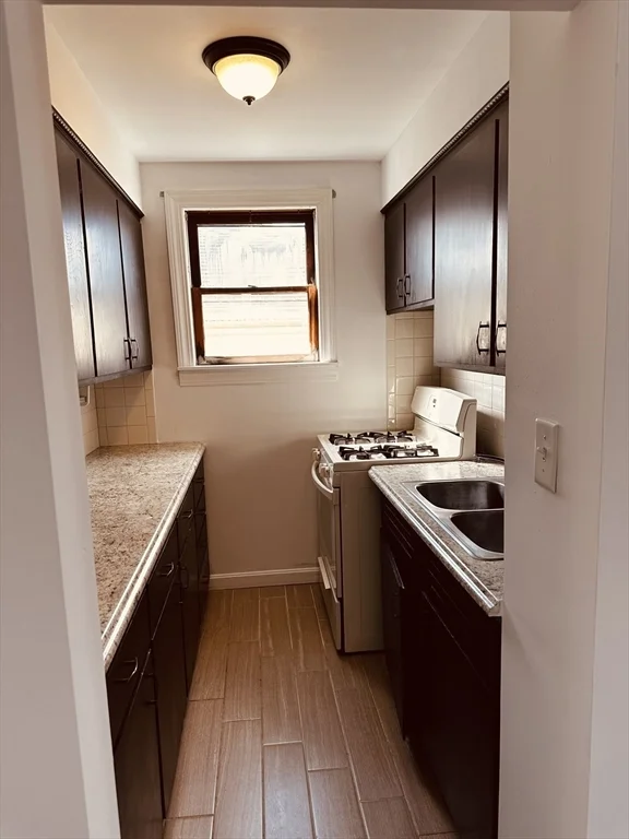 3 bed, 1 bath apartment for rent at 915 Walnut St Unit Unit 2, Fall River — photo 3 of 17