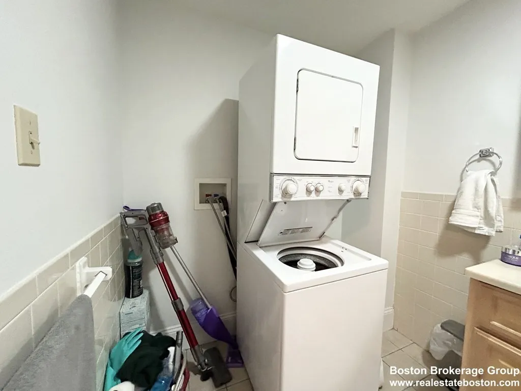 2 bed, 1 bath apartment for rent at 916 Dorchester St Unit 2, Boston — photo 6 of 7