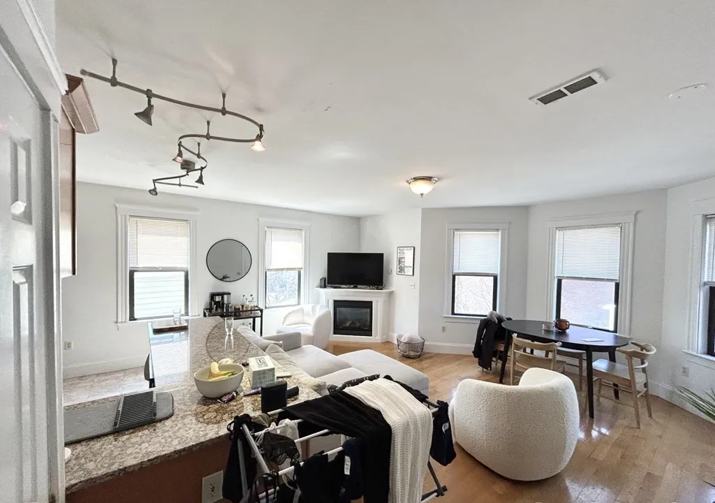 2 bed, 1 bath apartment for rent at 916 Dorchester St Unit 2, Boston — photo 2 of 7
