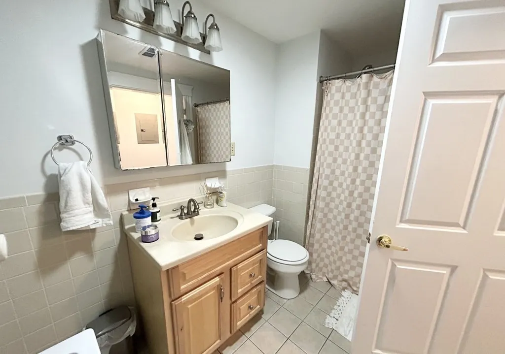 2 bed, 1 bath apartment for rent at 916 Dorchester St Unit 2, Boston — photo 5 of 7
