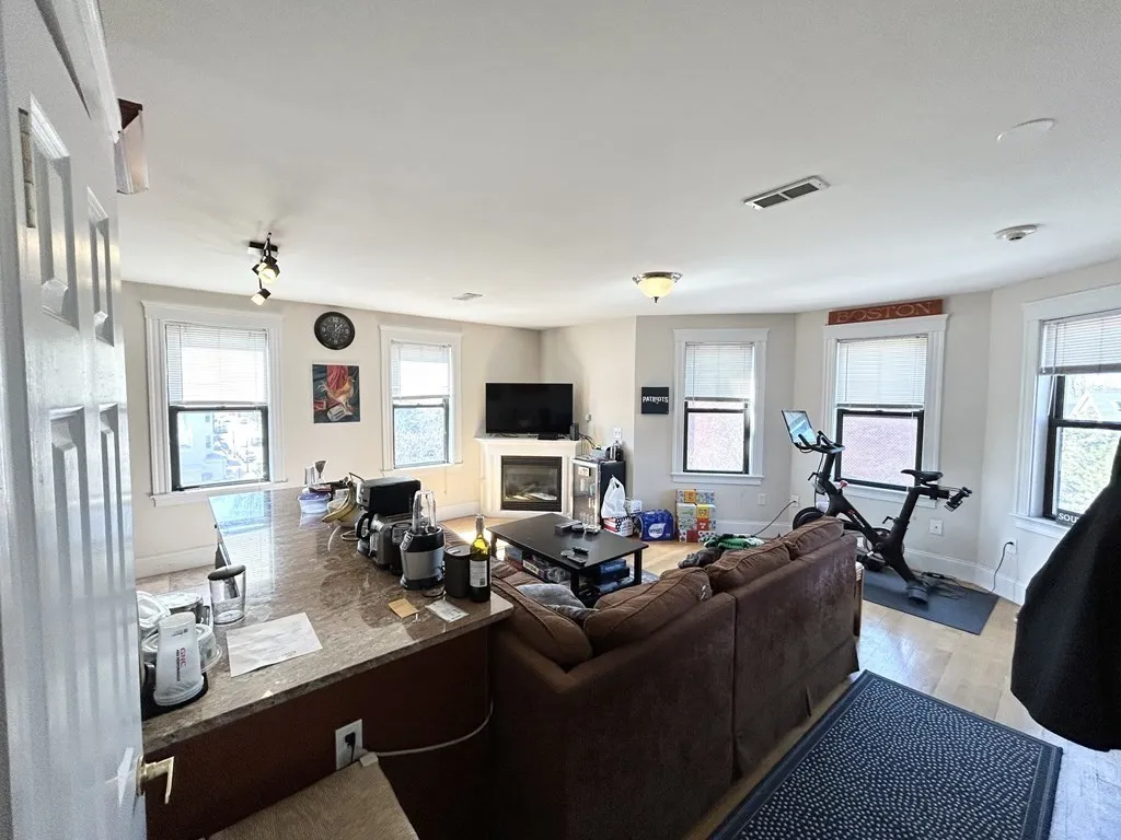 2 bed, 1 bath apartment for rent at 916 Dorchester St Unit 3, Boston — photo 3 of 6