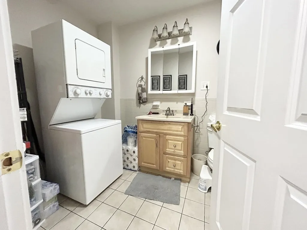 2 bed, 1 bath apartment for rent at 916 Dorchester St Unit 3, Boston — photo 6 of 6