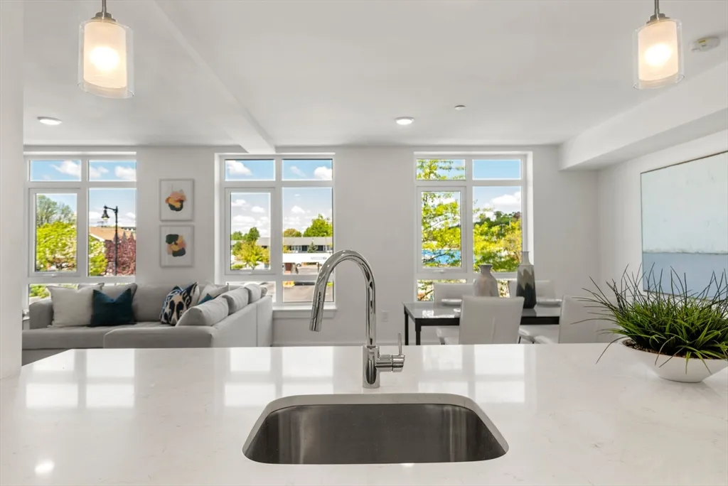2 bed, 2 bath apartment for rent at 917 Bennington St Unit 312, East Boston — photo 3 of 17