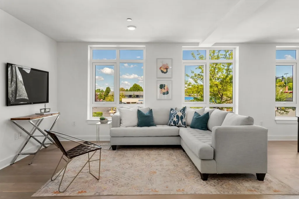 2 bed, 2 bath apartment for rent at 917 Bennington St Unit 312, East Boston — photo 4 of 17