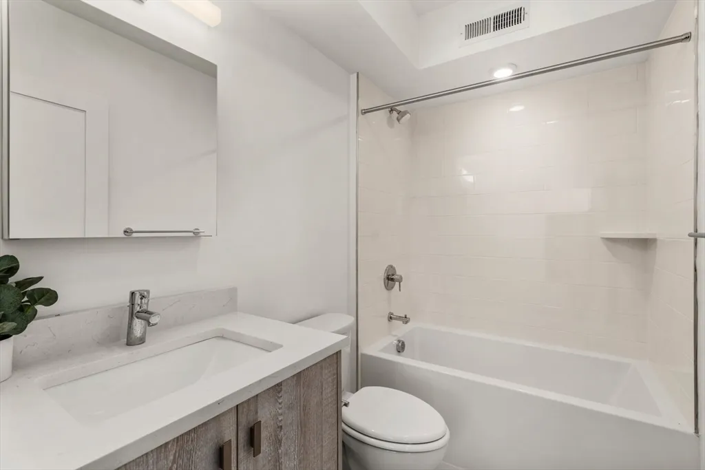 2 bed, 2 bath apartment for rent at 917 Bennington St Unit 312, East Boston — photo 14 of 17