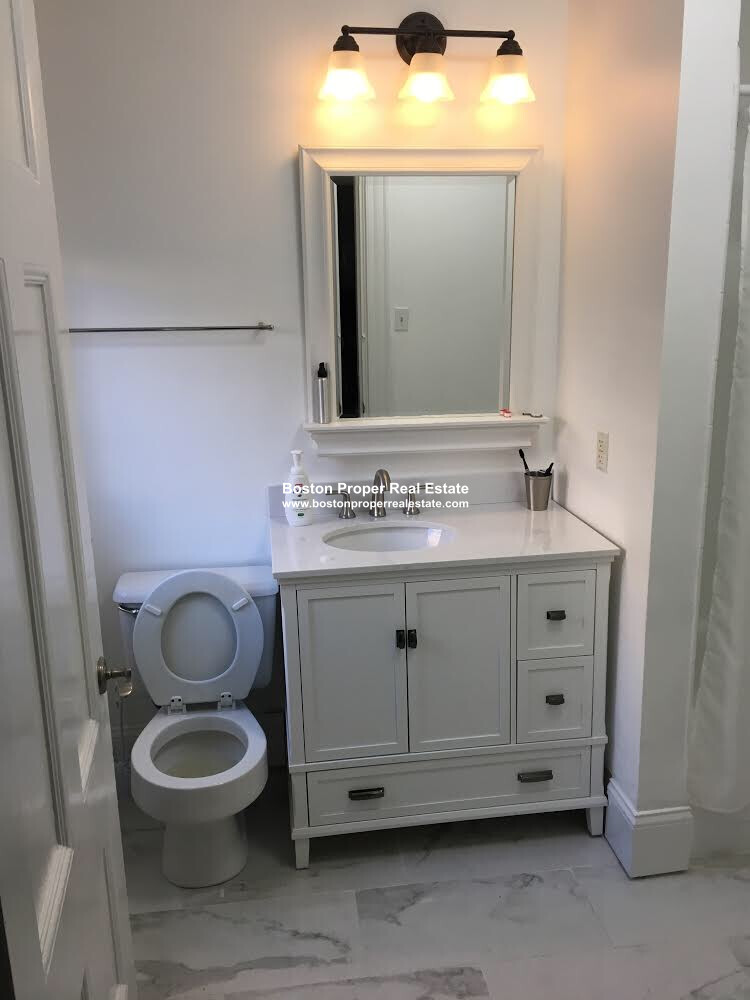 2 bed, 2 bath apartment for rent at 918 Beacon St Unit 2, Fenway — photo 13 of 13