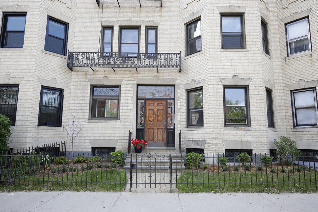 2 bed, 1 bath apartment for rent at 919 Beacon St Unit 2, Fenway — photo 10 of 10