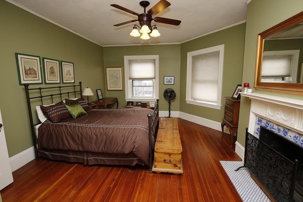 2 bed, 1 bath apartment for rent at 919 Beacon St Unit 2, Fenway — photo 6 of 10