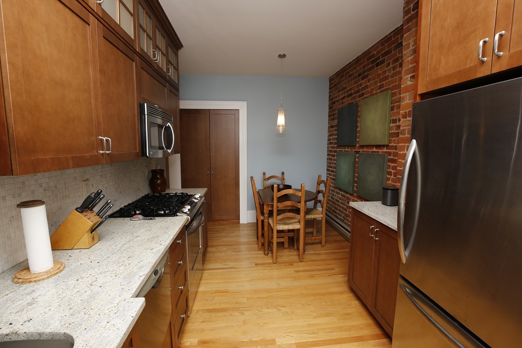 2 bed, 1 bath apartment for rent at 919 Beacon St Unit 2, Fenway — photo 4 of 10