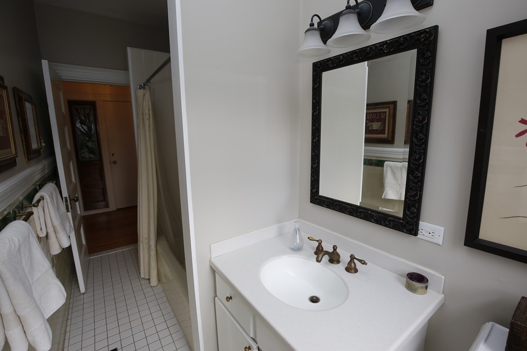 2 bed, 1 bath apartment for rent at 919 Beacon St Unit 2, Fenway — photo 8 of 10