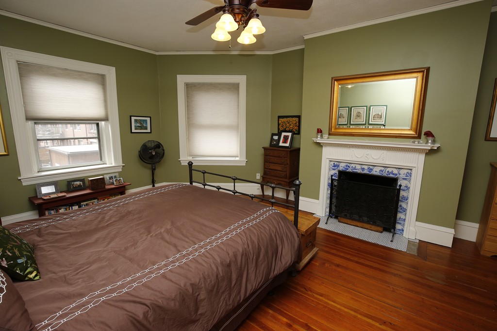 2 bed, 1 bath apartment for rent at 919 Beacon St Unit 2, Fenway — photo 7 of 10