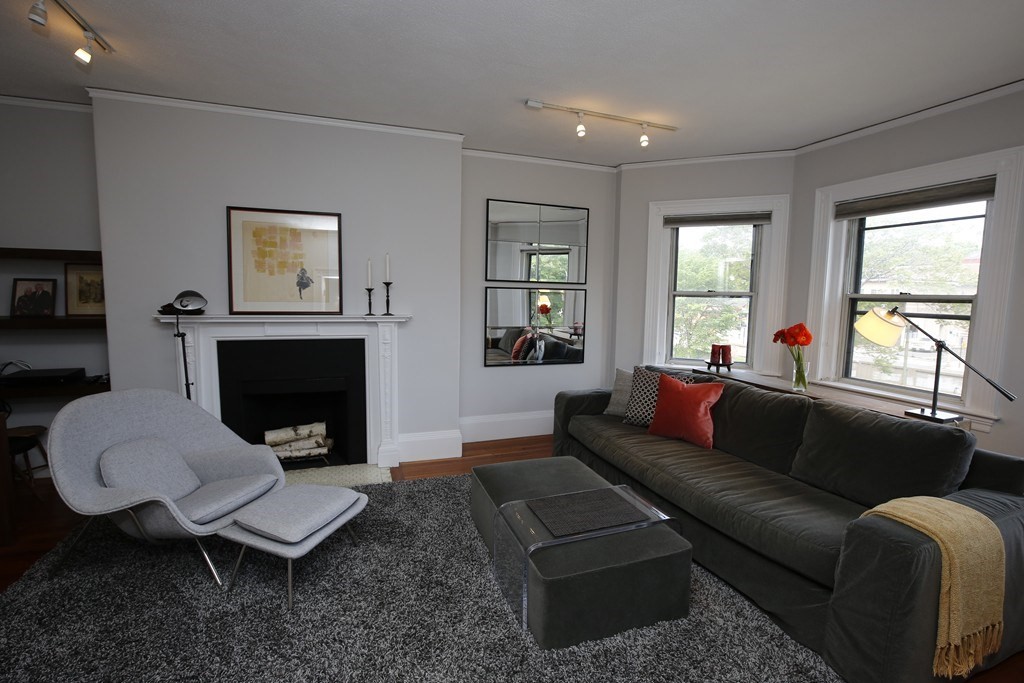 2 bed, 1 bath apartment for rent at 919 Beacon St Unit 2, Fenway — photo 1 of 10