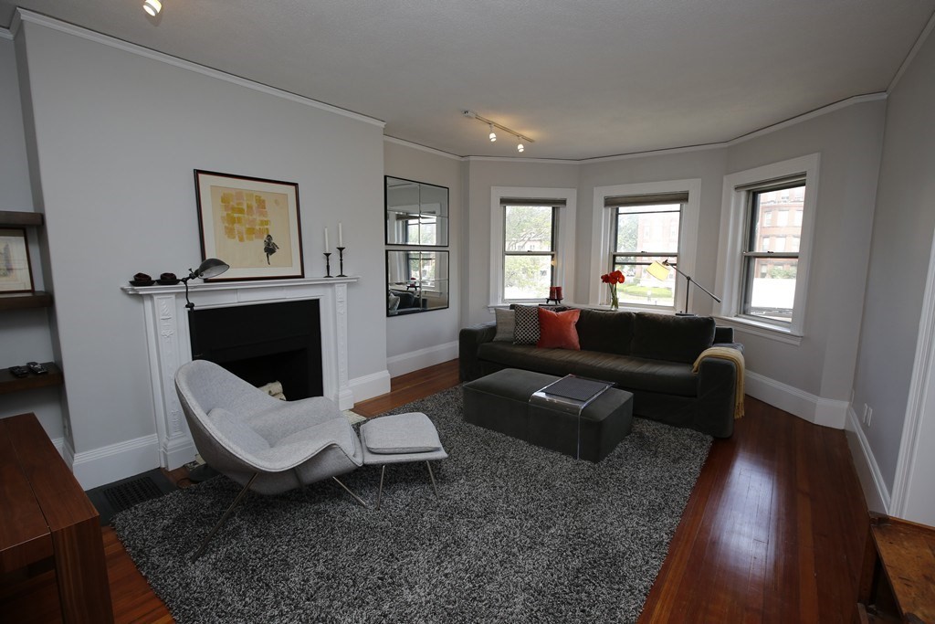 2 bed, 1 bath apartment for rent at 919 Beacon St Unit 2, Fenway — photo 2 of 10