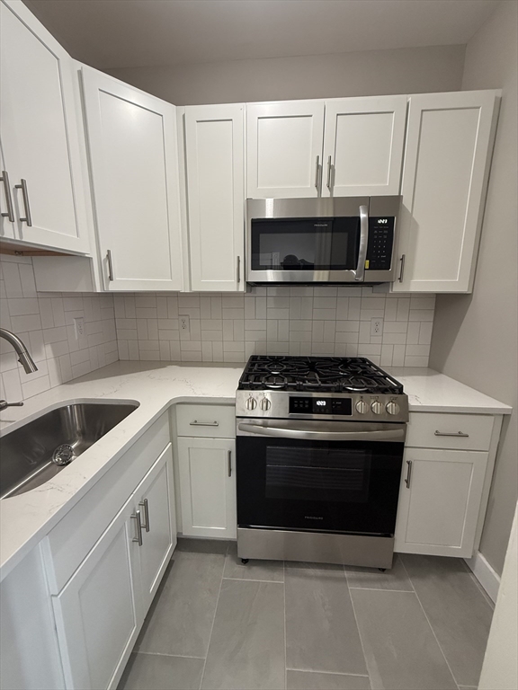 2 bed, 1 bath apartment for rent at 92-94 Shawmut Ave Unit 1, New Bedford — photo 2 of 16