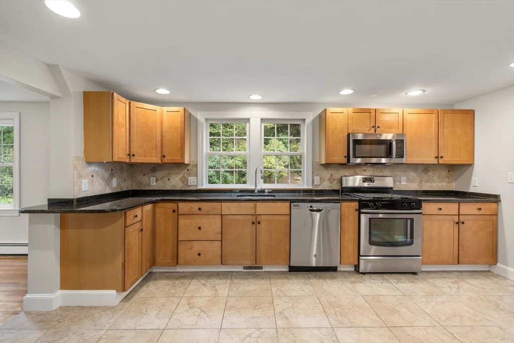 3 bed, 2 bath apartment for rent at 92 Abbot St, Andover — photo 8 of 35