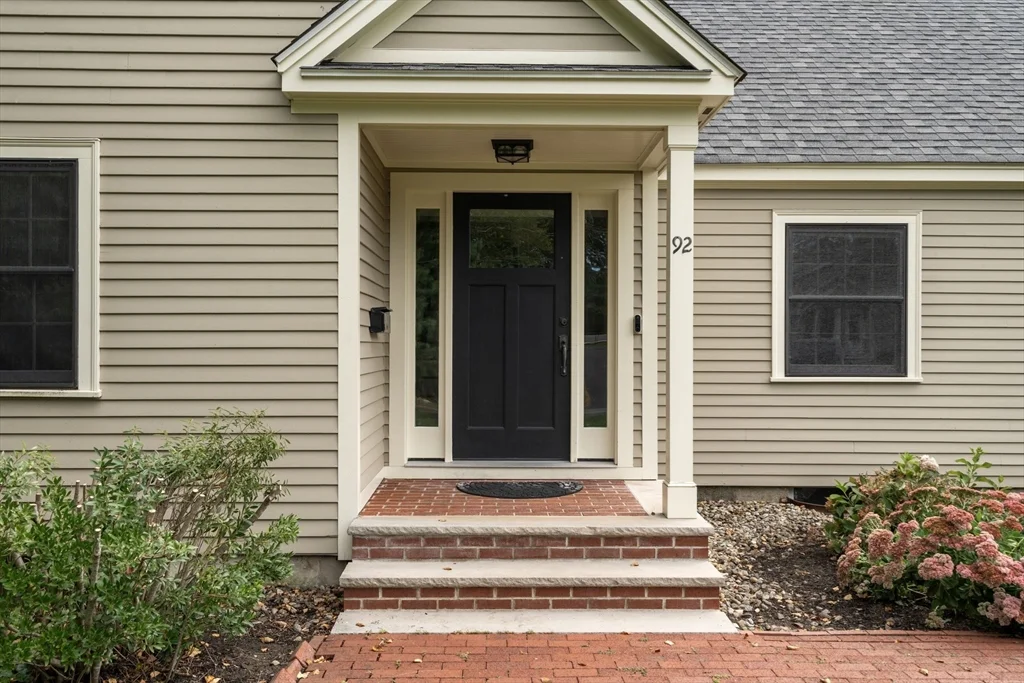 3 bed, 2 bath apartment for rent at 92 Abbot St, Andover — photo 3 of 35