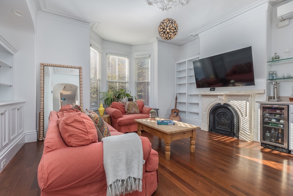 4 bed, 3 bath apartment for rent at 92 Appleton St, South End — photo 1 of 16