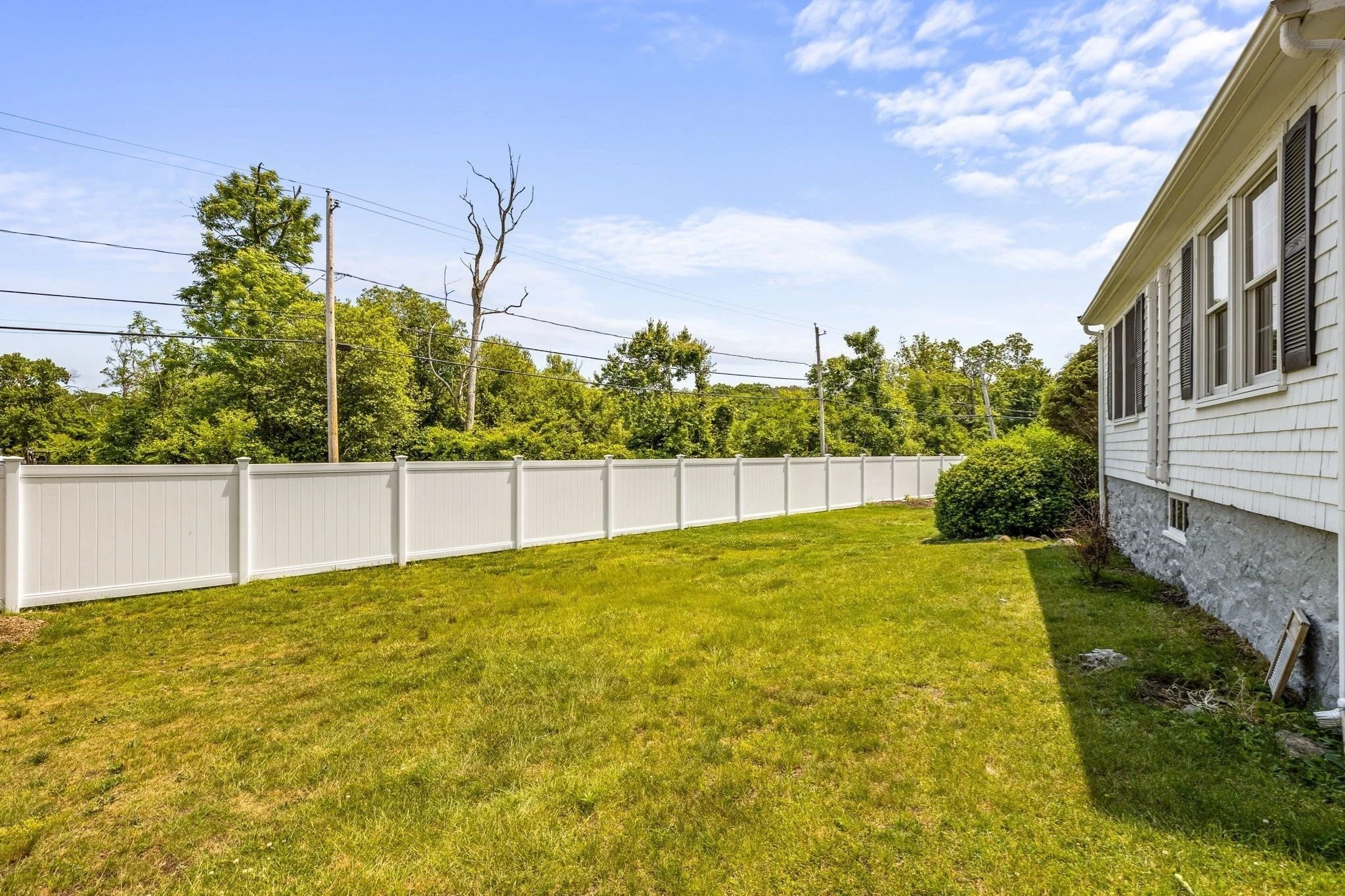 4 bed, 2 bath apartment for rent at 92 Atlantic Ave, Cohasset — photo 19 of 20