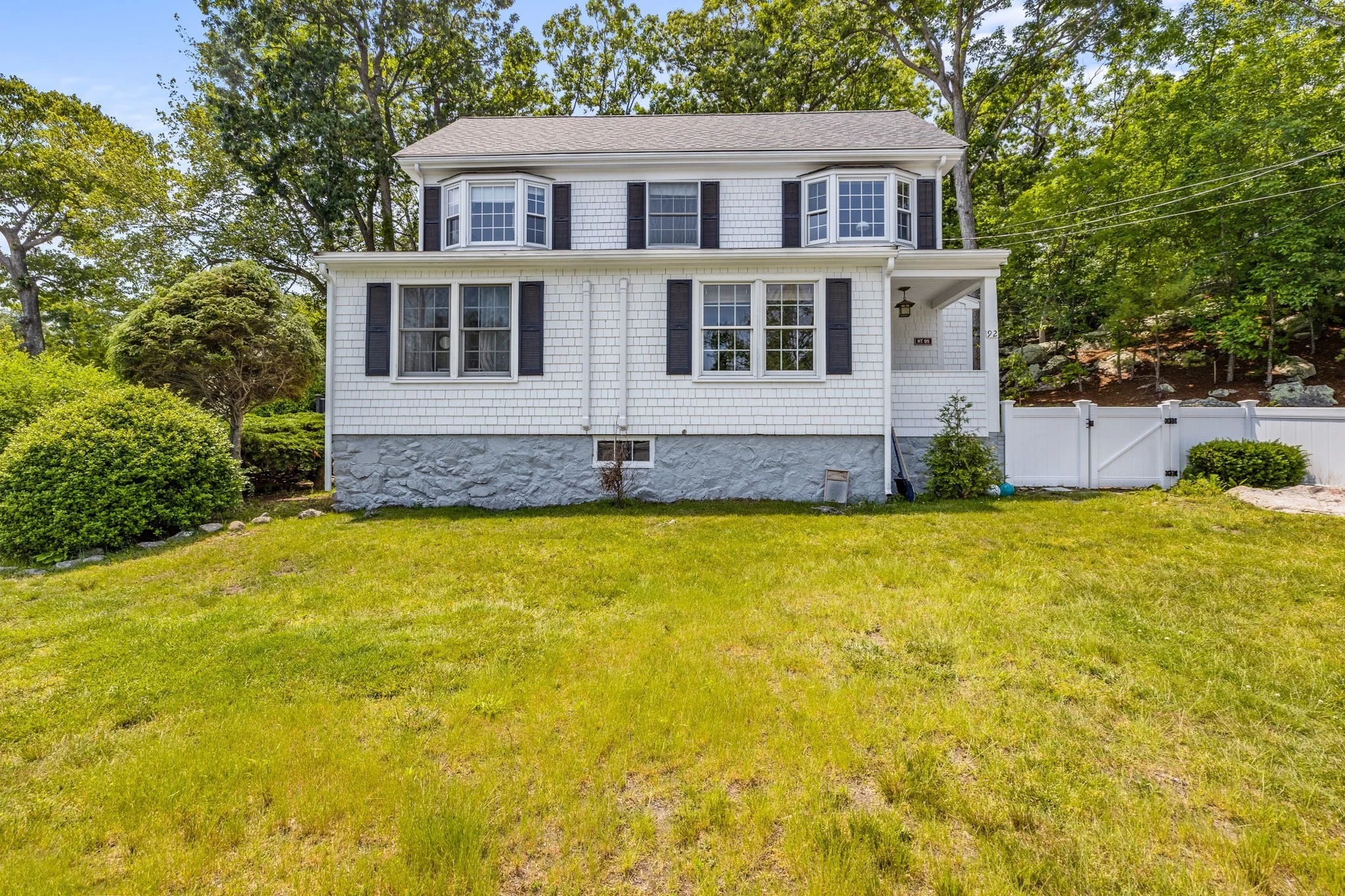 4 bed, 2 bath apartment for rent at 92 Atlantic Ave, Cohasset — photo 3 of 27