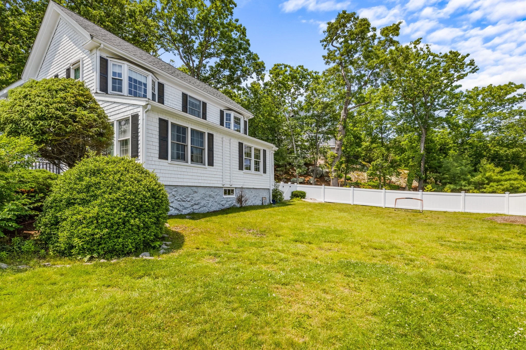 4 bed, 2 bath apartment for rent at 92 Atlantic Ave, Cohasset — photo 4 of 27
