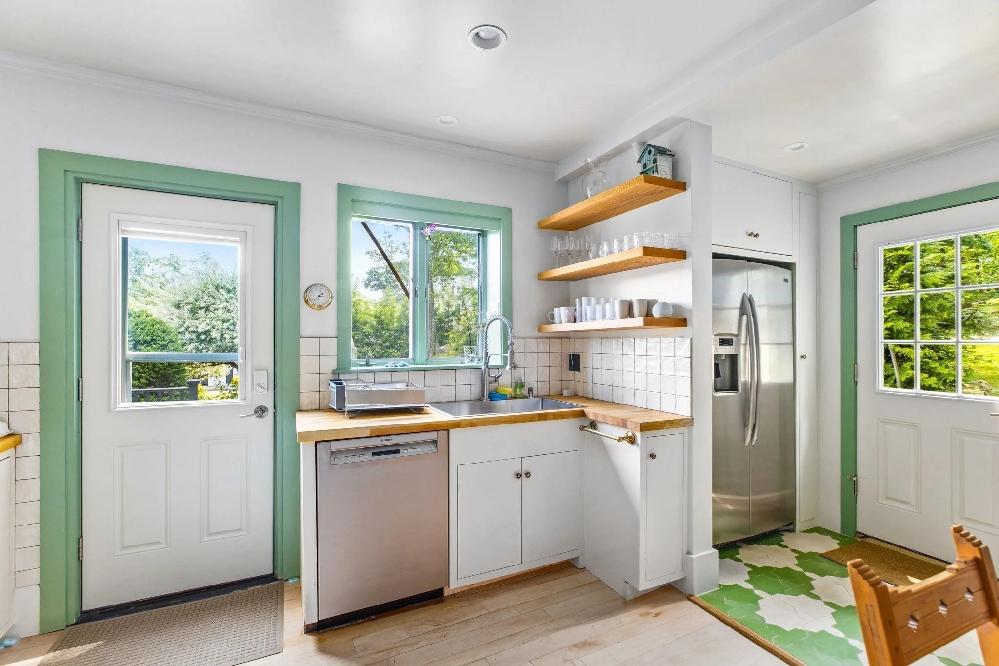 4 bed, 2 bath apartment for rent at 92 Atlantic Ave, Cohasset — photo 6 of 20
