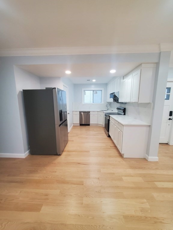 3 bed, 3 bath apartment for rent at 92 Auckland St Unit 2, Dorchester — photo 4 of 20