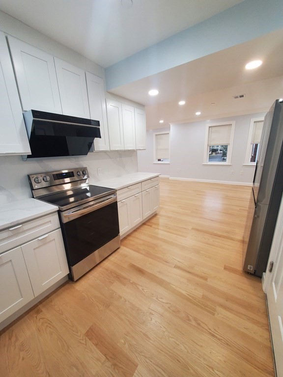 3 bed, 3 bath apartment for rent at 92 Auckland St Unit 2, Dorchester — photo 3 of 20