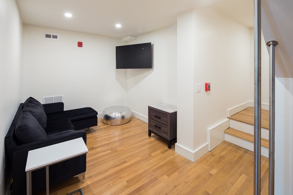 4 bed, 4+ bath apartment for rent at 92 Brown St Unit 2, Waltham — photo 13 of 20