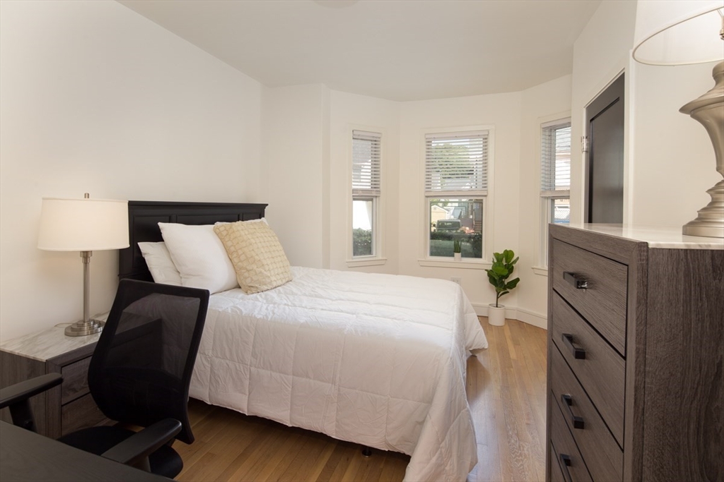 4 bed, 4+ bath apartment for rent at 92 Brown St Unit 2, Waltham — photo 6 of 20