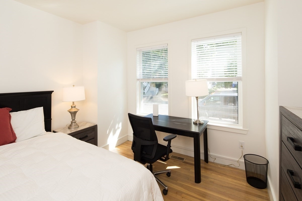 4 bed, 4+ bath apartment for rent at 92 Brown St Unit 2, Waltham — photo 9 of 20