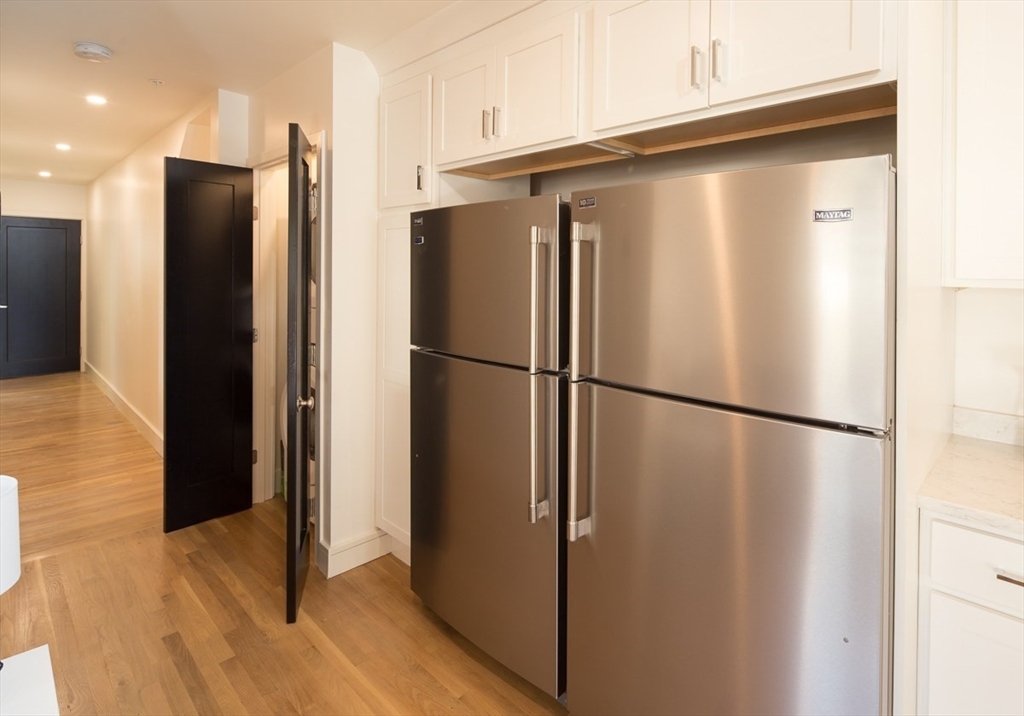 4 bed, 4+ bath apartment for rent at 92 Brown St Unit 2, Waltham — photo 4 of 20