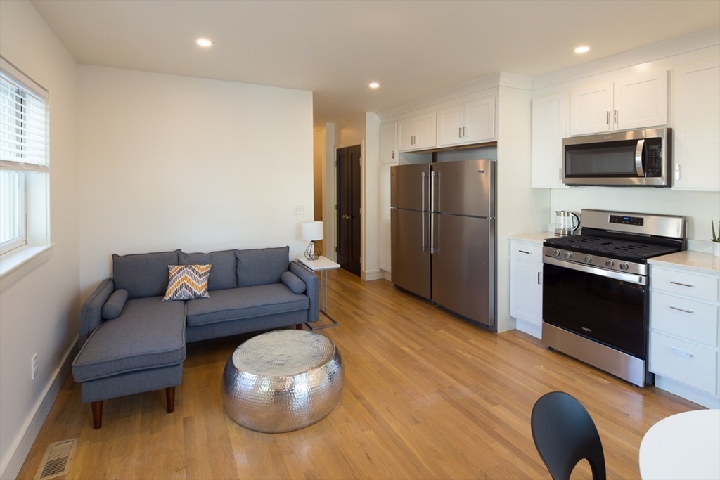 4 bed, 4+ bath apartment for rent at 92 Brown St Unit 2, Waltham — photo 2 of 20