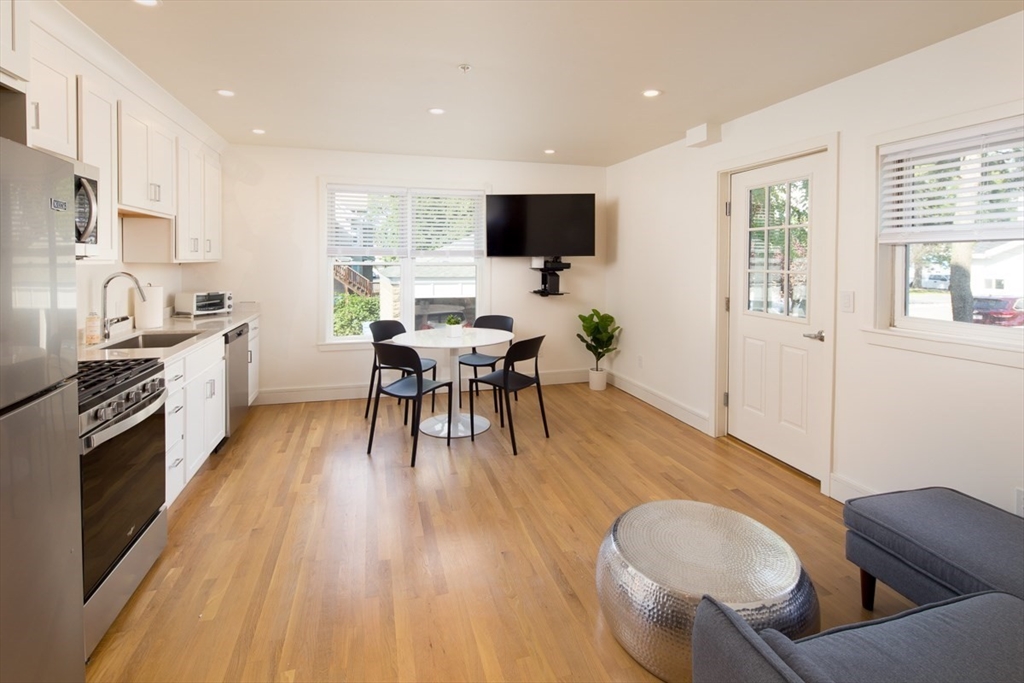 4 bed, 4+ bath apartment for rent at 92 Brown St Unit 2, Waltham — photo 3 of 20