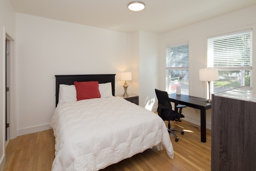 4 bed, 4+ bath apartment for rent at 92 Brown St Unit 2, Waltham — photo 8 of 20