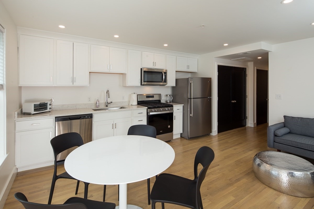 3 bed, 2 bath apartment for rent at 92 Brown St Unit 3, Waltham — photo 1 of 17