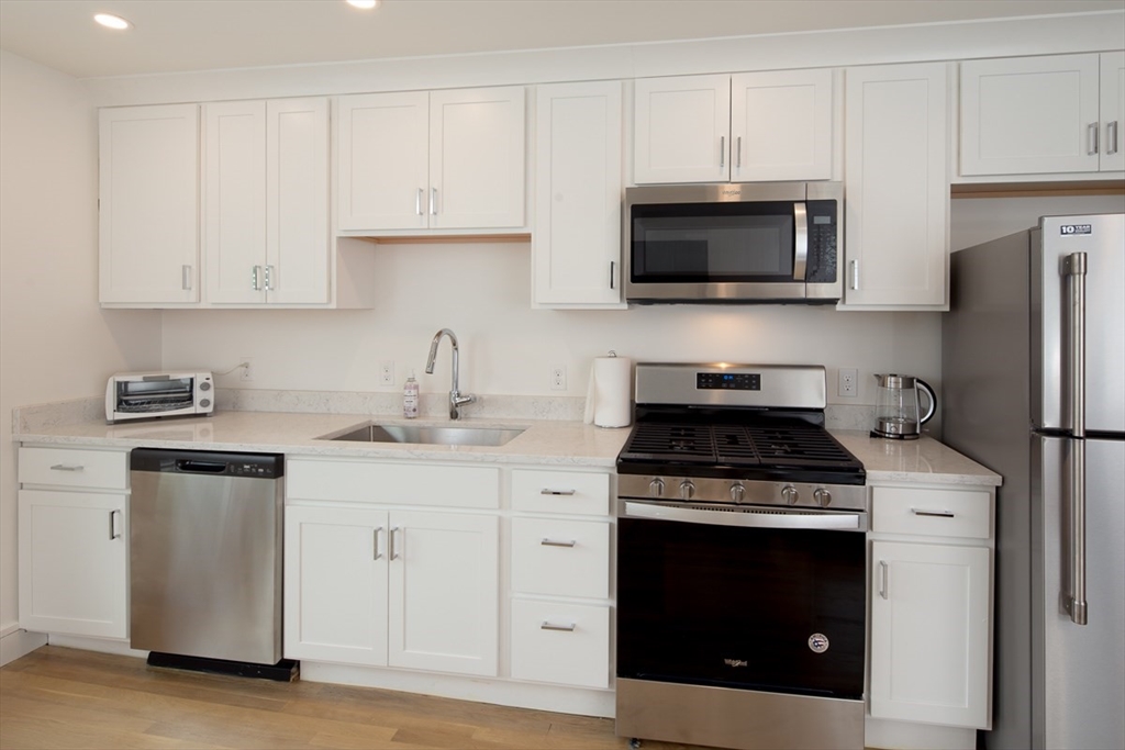 3 bed, 2 bath apartment for rent at 92 Brown St Unit 3, Waltham — photo 3 of 17
