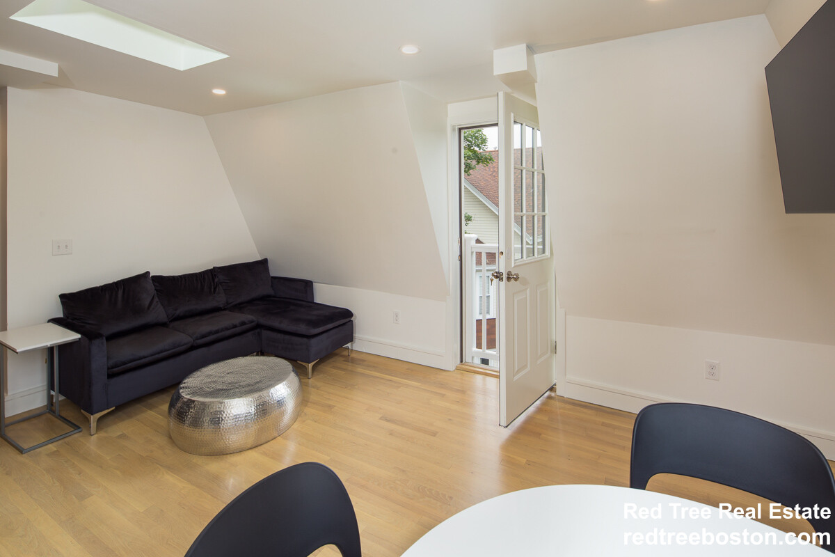 3 bed, 2 bath apartment for rent at 92 Brown St Unit 5, South Side — photo 4 of 19