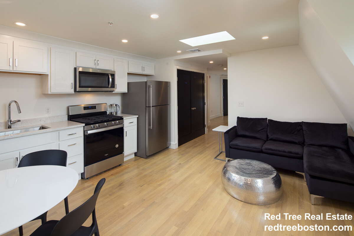 3 bed, 2 bath apartment for rent at 92 Brown St Unit 5, South Side — photo 2 of 19