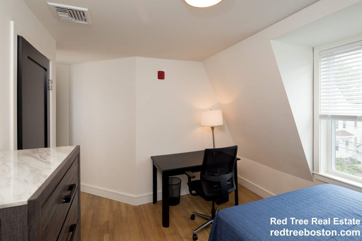 3 bed, 2 bath apartment for rent at 92 Brown St Unit 5, South Side — photo 10 of 19