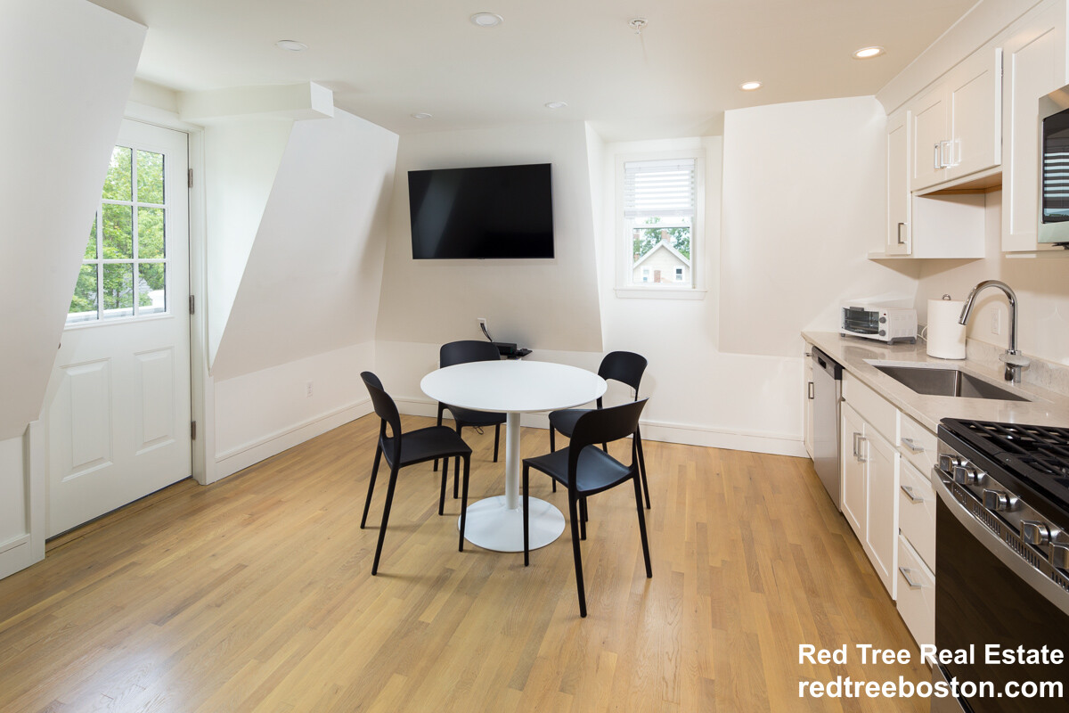 3 bed, 2 bath apartment for rent at 92 Brown St Unit 5, South Side — photo 3 of 19