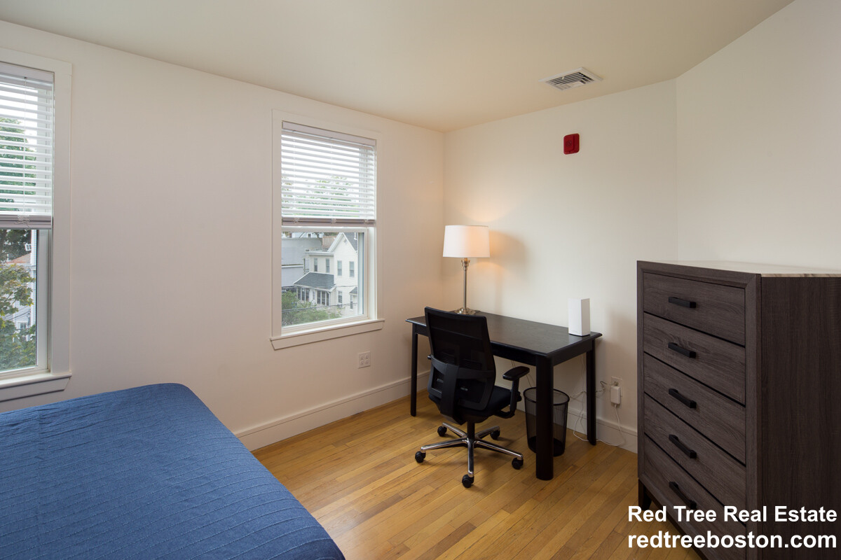 3 bed, 2 bath apartment for rent at 92 Brown St Unit 5, South Side — photo 9 of 19