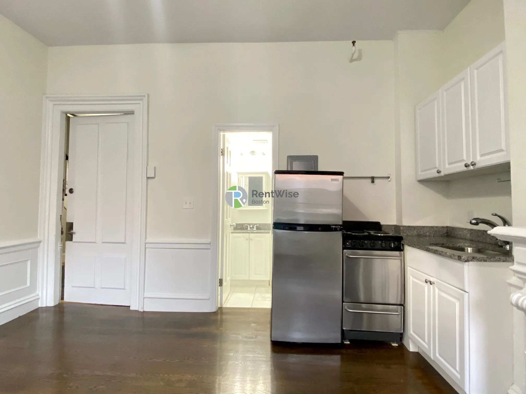 Studio bed, 1 bath apartment for rent at 92 Charles St Unit 12, Beacon Hill — photo 2 of 13