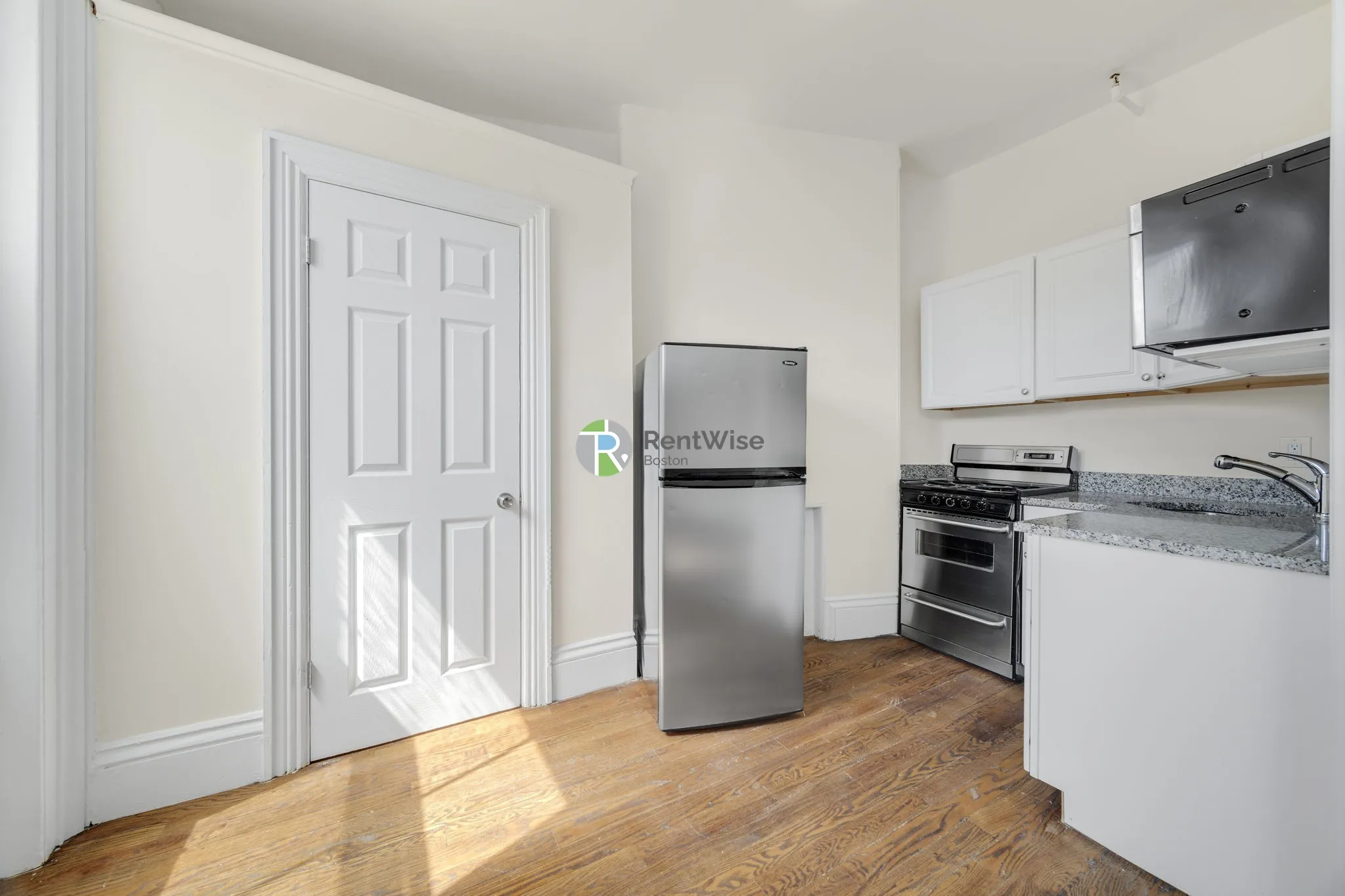 Studio bed, 1 bath apartment for rent at 92 Charles St Unit 33-1, Beacon Hill — photo 5 of 13