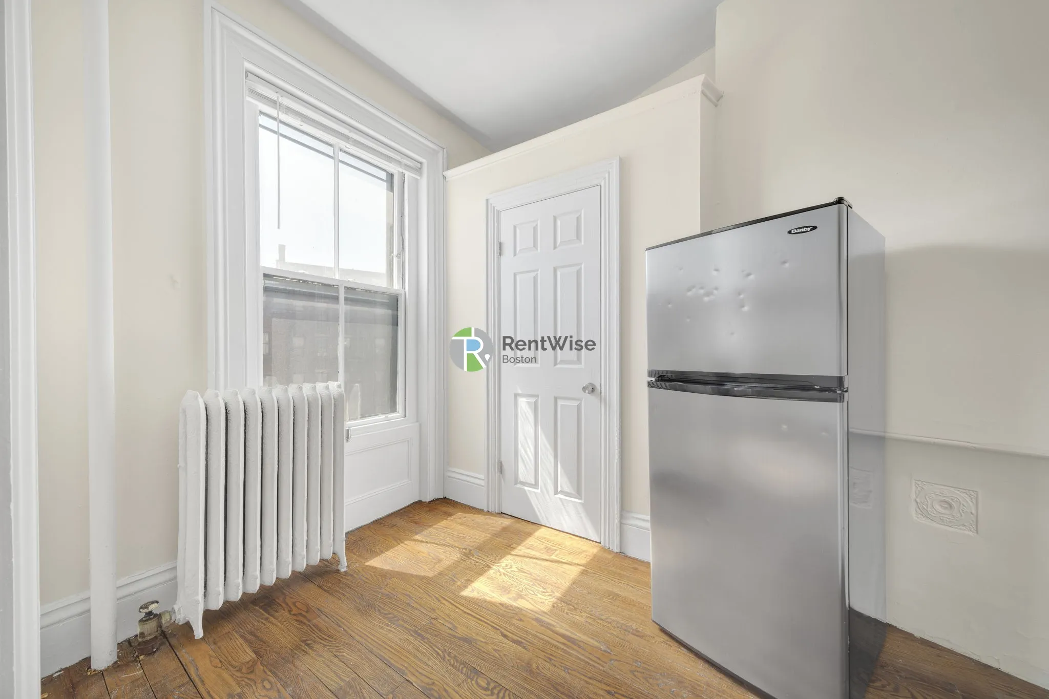 Studio bed, 1 bath apartment for rent at 92 Charles St Unit 33-1, Beacon Hill — photo 7 of 13